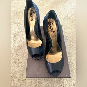 Gucci Sophia Peep Toe Pump, used but in good condition.